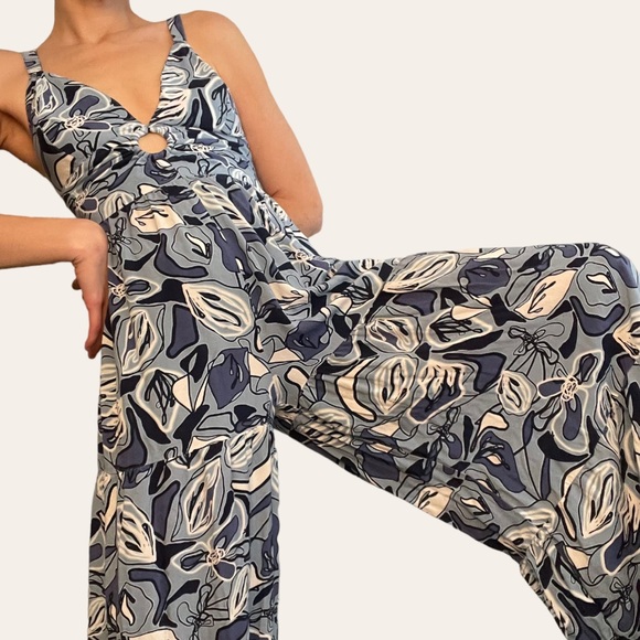 Sincerely Jules Wide Leg Jumpsuit ๐ - Picture 1 of 3